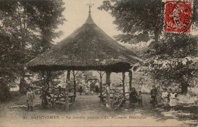 Ce kiosque se trouvait derrière la cascade.
